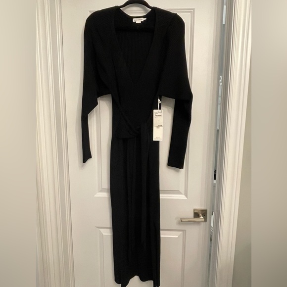 Brand new Good American black sweater dress with adjustable waist tie. - Picture 1 of 4